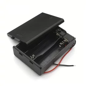 Krytý bateriový box pro 3 kusy AA baterií 4.5V se spínáním