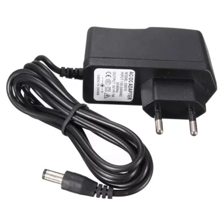 Zásuvkový napájecí zdroj 13.8V 1A pro nabíjení Li-ion baterií