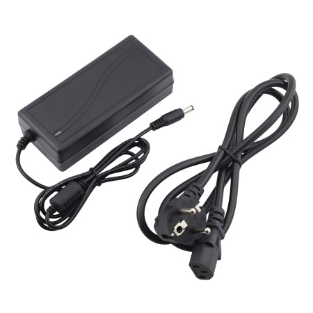 Toma de corriente 30V 2A conector 5,5x2,5 mm